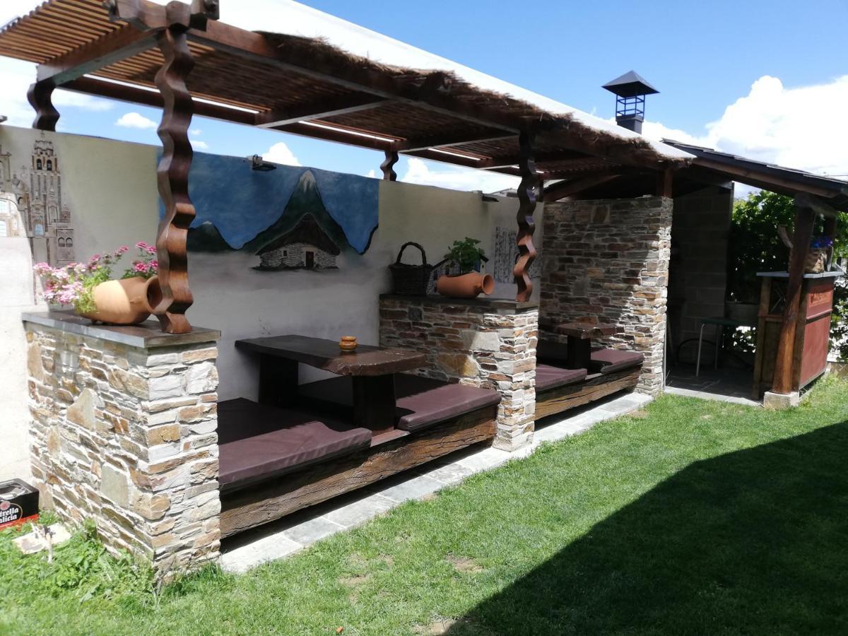 Albergue La Medina De Camponaraya ภายนอก รูปภาพ