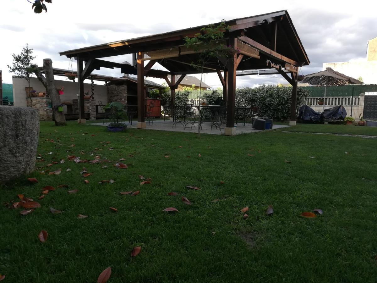 Albergue La Medina De Camponaraya ภายนอก รูปภาพ